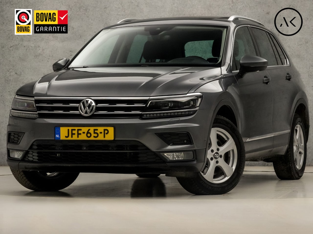 Volkswagen Tiguan - 2.0 TSI 4Motion Highline 190Pk Automaat (PANORAMADAK, GROOT NAVI, HEAD-UP DISPLAY, 360 CAM - AutoWereld.nl