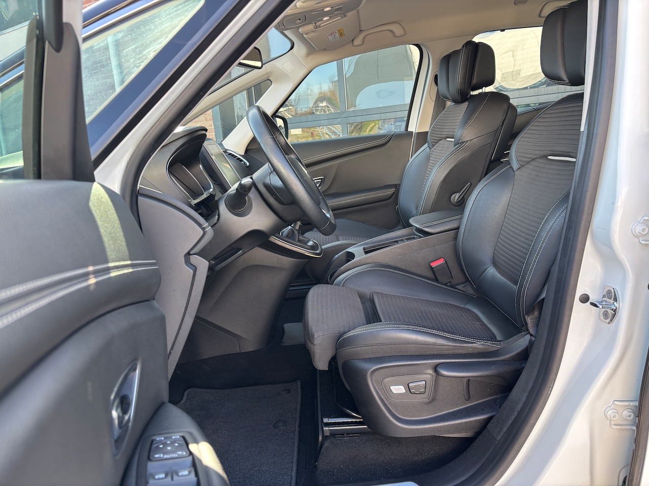 Renault Scénic - 1.2 TCe Intens | Navi. Massage. Trekh. Lage km. Etc.