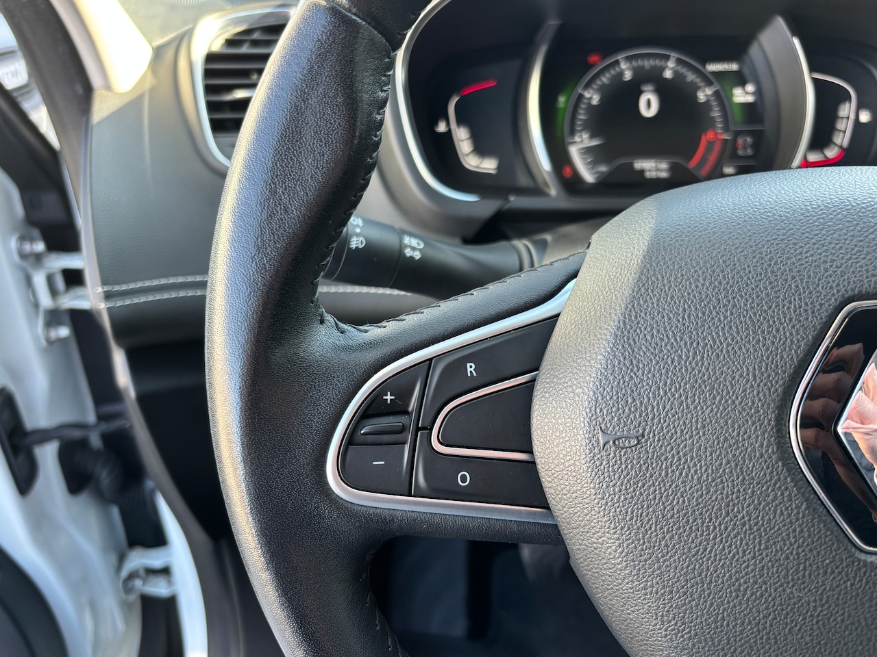 Renault Scénic - 1.2 TCe Intens | Navi. Massage. Trekh. Lage km. Etc.