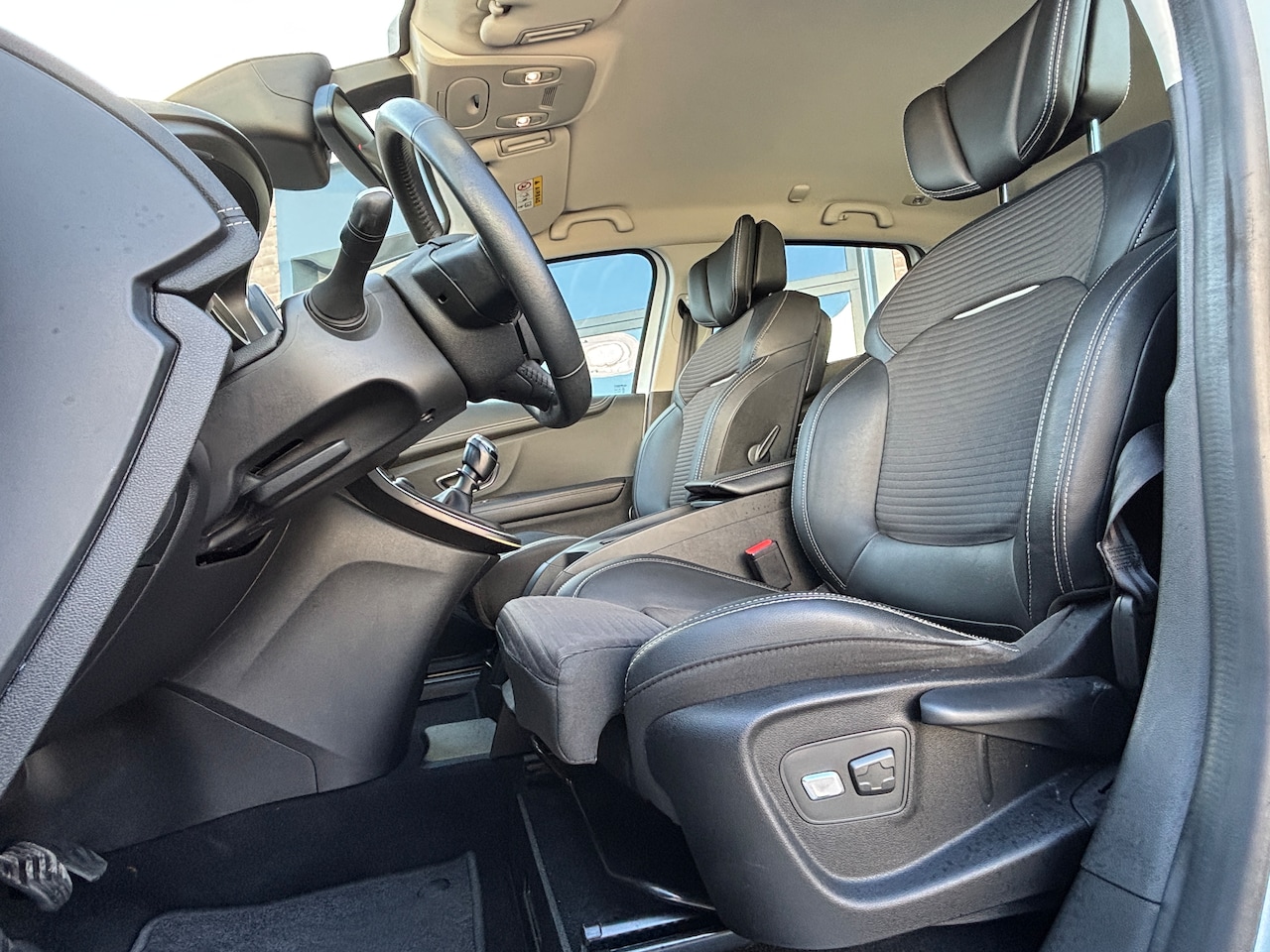 Renault Scénic - 1.2 TCe Intens | Navi. Massage. Trekh. Lage km. Etc.