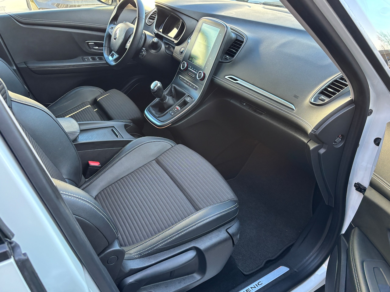 Renault Scénic - 1.2 TCe Intens | Navi. Massage. Trekh. Lage km. Etc.