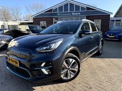 Kia e-Niro - ExecutiveLine 64 kWh App Connect, Leer, Camera, Stoel/Stuur Verwarming