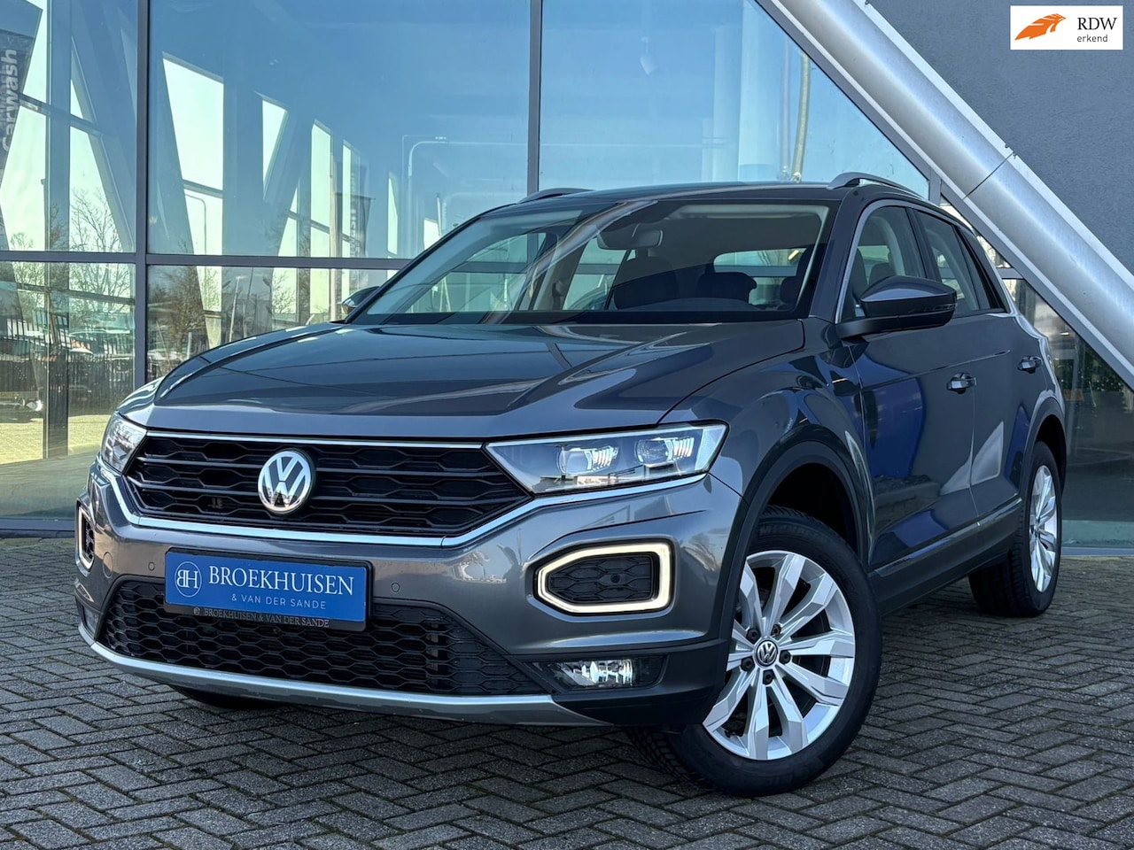 Volkswagen T-Roc - 1.5 TSI Sport 150pk Automaat / Camera / Trekhaak / Stoel-Stuurverwarming - AutoWereld.nl