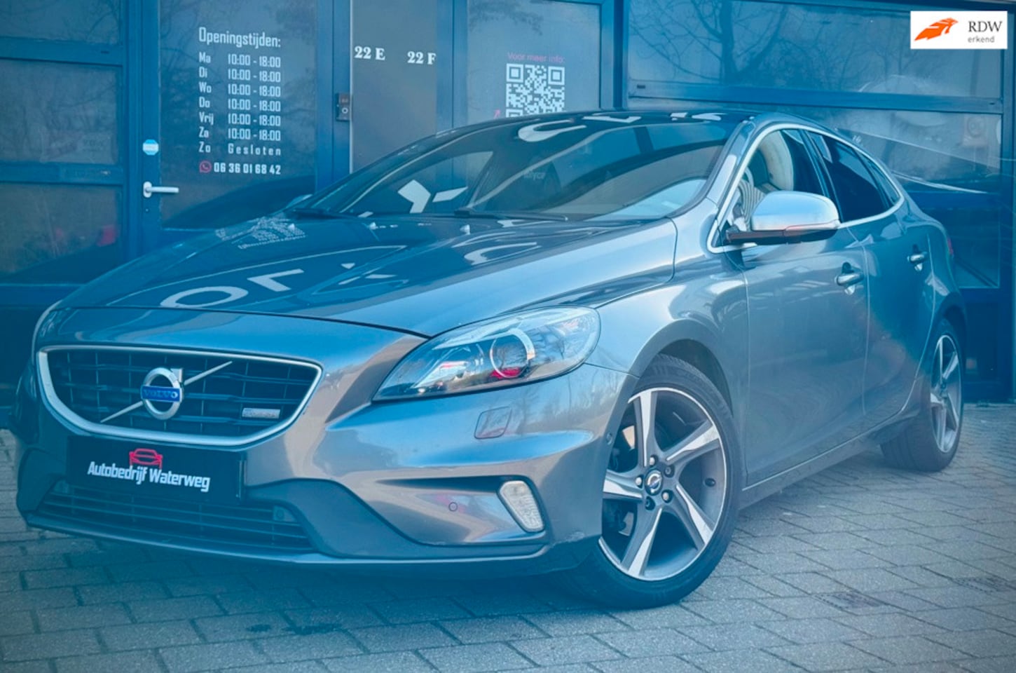 Volvo V40 - 1.6 D2 R-Design N.A.P|Pano|Camera| - AutoWereld.nl