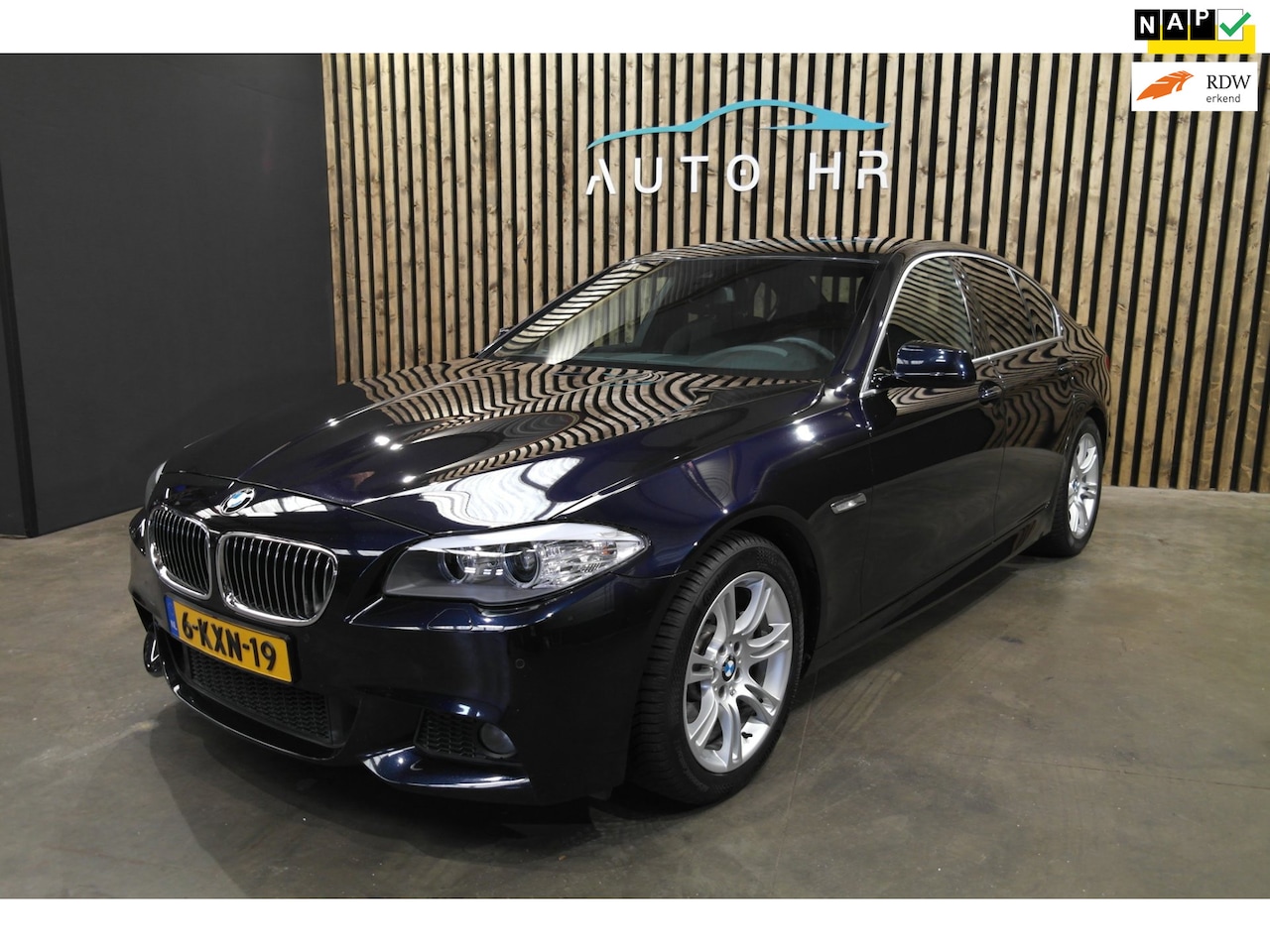 BMW 5-serie - 520i M pakket digital dash sportstoelen trekhaak - AutoWereld.nl
