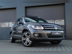 Volkswagen Tiguan - 1.4 TSI R-Line Edition Panorama dak Trekhaak Led PDC 160PK 190000KM