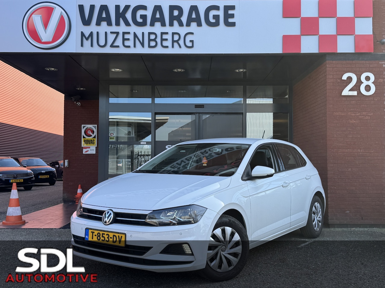 Volkswagen Polo - 1.6 TDI Comfortline Business // NAVI // APPLE CARPLAY - ANDROID AUTO // PDC // CLIMA // CR - AutoWereld.nl