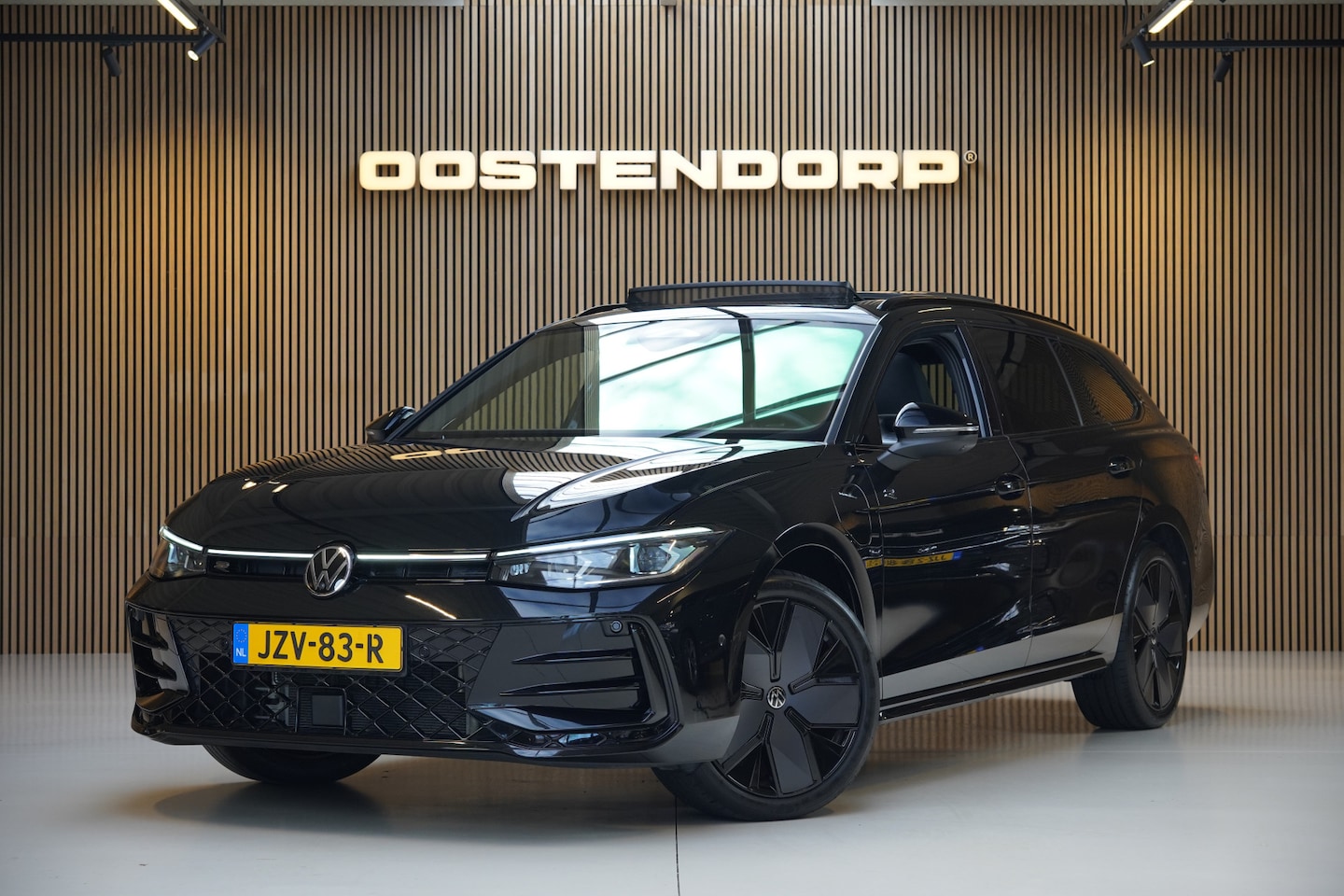 Volkswagen Passat Variant - 1.5/272pk eHybrid R-Line Blackstyle|2024|Panoramadak|Trekhaak|Harman/Kardon|Matrix|PDC+360 - AutoWereld.nl