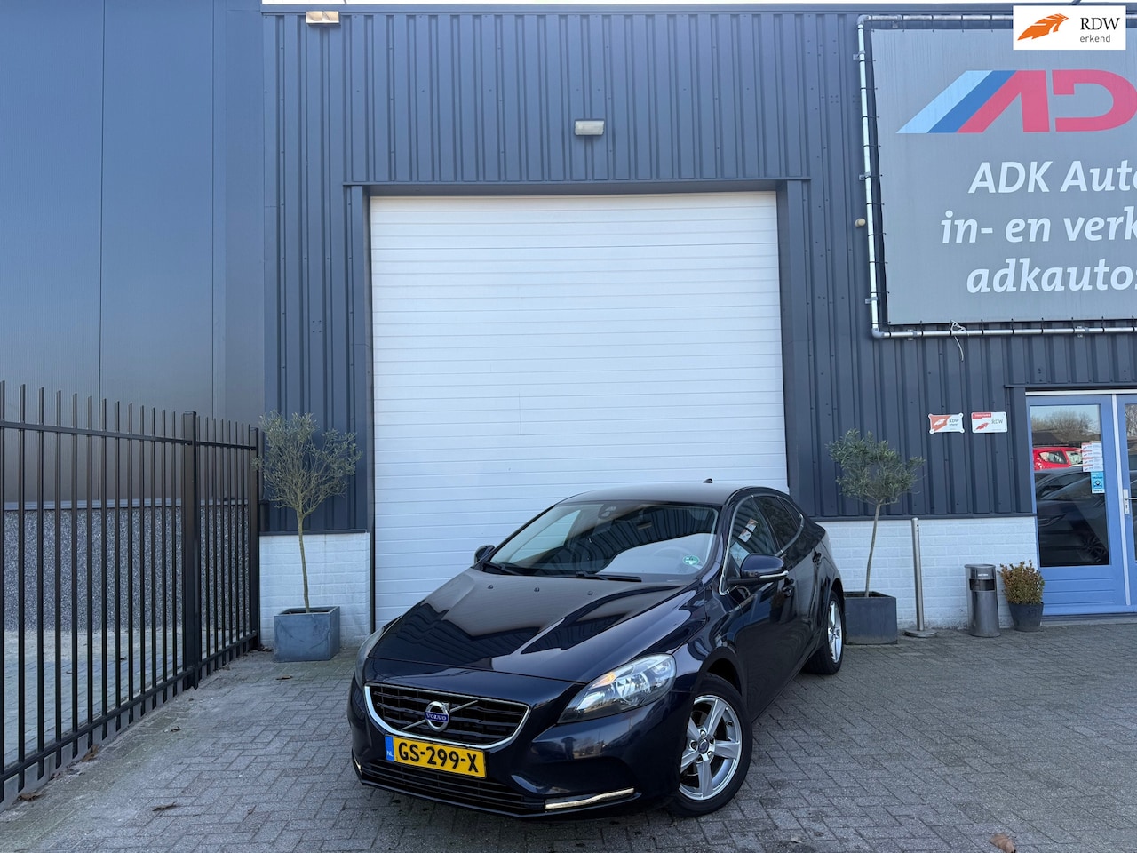 Volvo V40 - 2.0 D2 Momentum Business NAVI/TREKHAAK/CLIMA/CRUISE/PDC - AutoWereld.nl