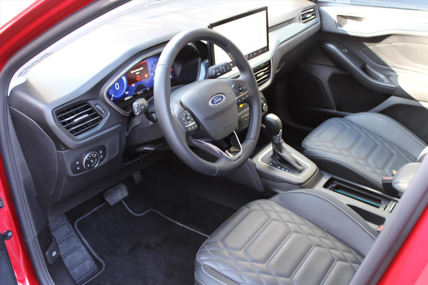 Ford Focus Wagon - 1.0 Hybrid 155pk Automaat Active X Wagon, Sensico Leder, B&O, Technology en Winterpack - AutoWereld.nl