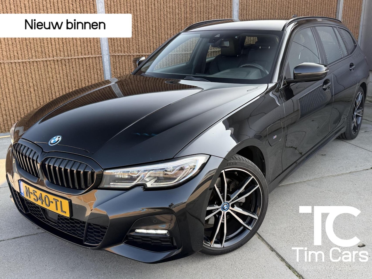 BMW 3-serie Touring - 320e M sport Automaat | Zwart optiek | LED laserlichten | Leren bekleding | Stoelverwarmin - AutoWereld.nl
