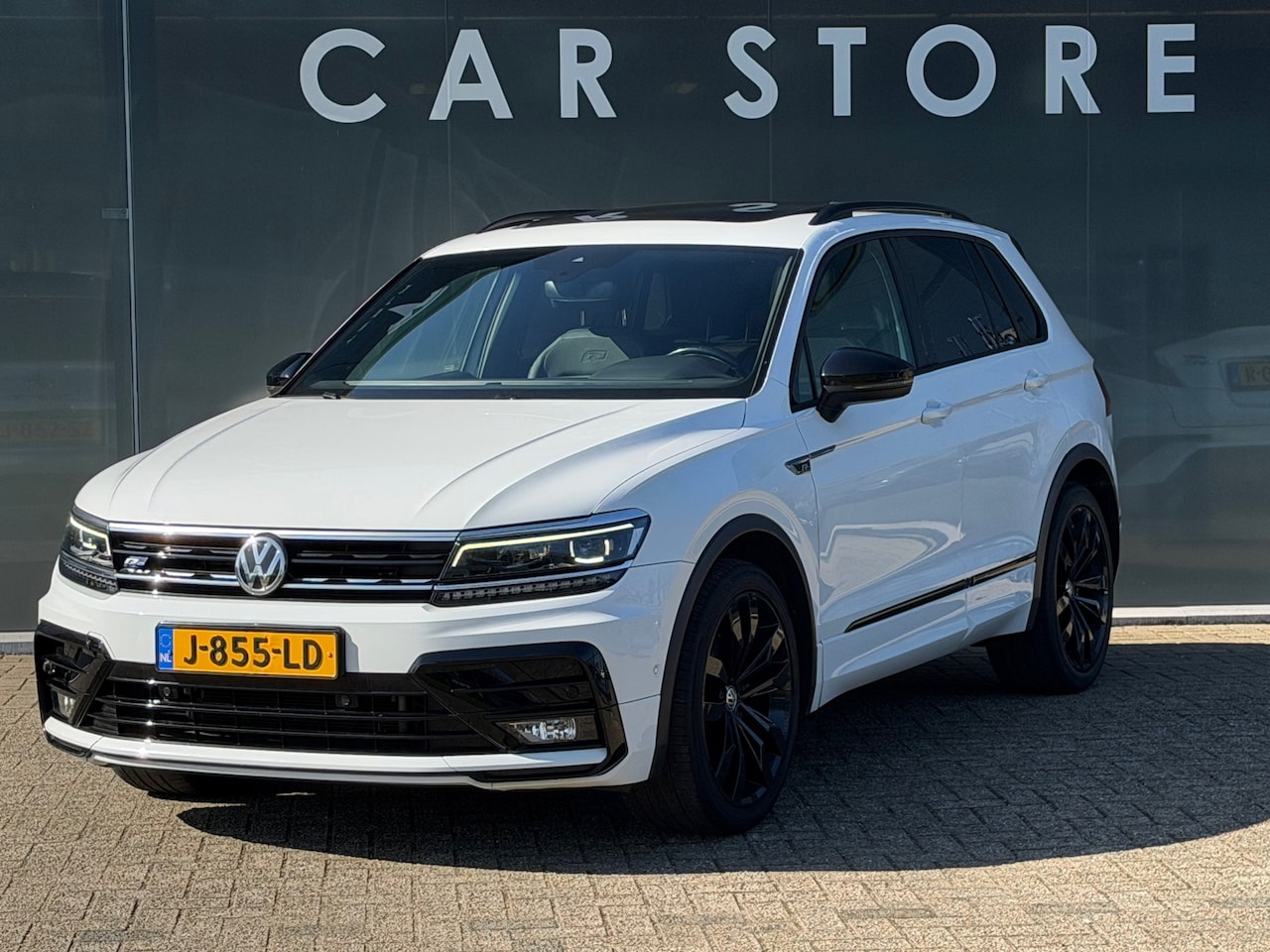 Volkswagen Tiguan - 1.5 TSI DSG Highline R-LINE Black Edition Pano Virtual - AutoWereld.nl