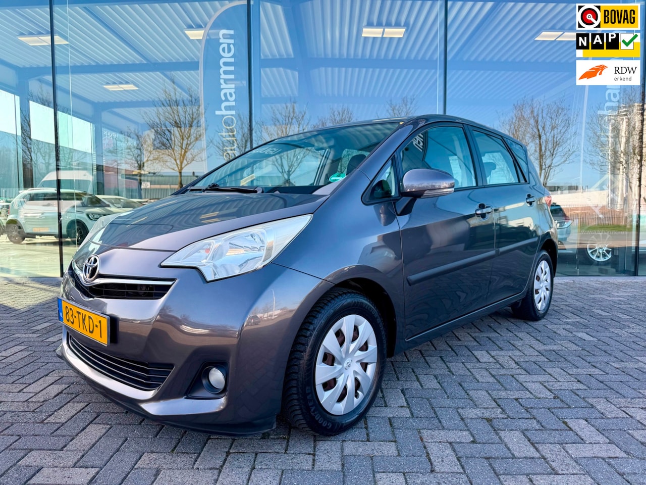 Toyota Verso S - 1.3 VVT-i Aspiration 1.3 VVT-i Aspiration, NAP, Camera, Navi, Climate - AutoWereld.nl