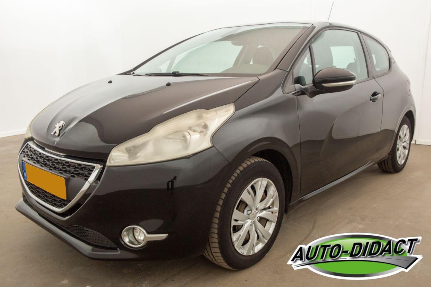 Peugeot 208 - 1.2 VTi Clima Navi Envy - AutoWereld.nl