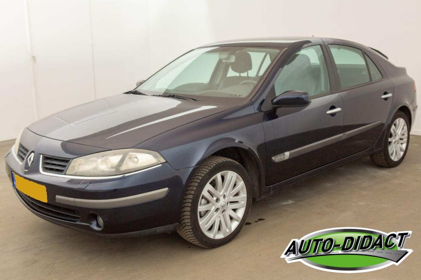 Renault Laguna - 2.0-16V Clima Navi Tech Line - AutoWereld.nl