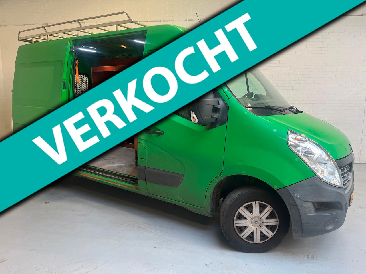 Renault Master - T35 2.3 dCi `131PK euro6 L2H2 Airco, Cruise Control, Navigatie, Trekhaak, Imperiaal - AutoWereld.nl