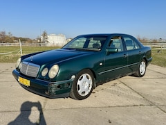 Mercedes-Benz E-klasse - 200 Classic airco lm velgen