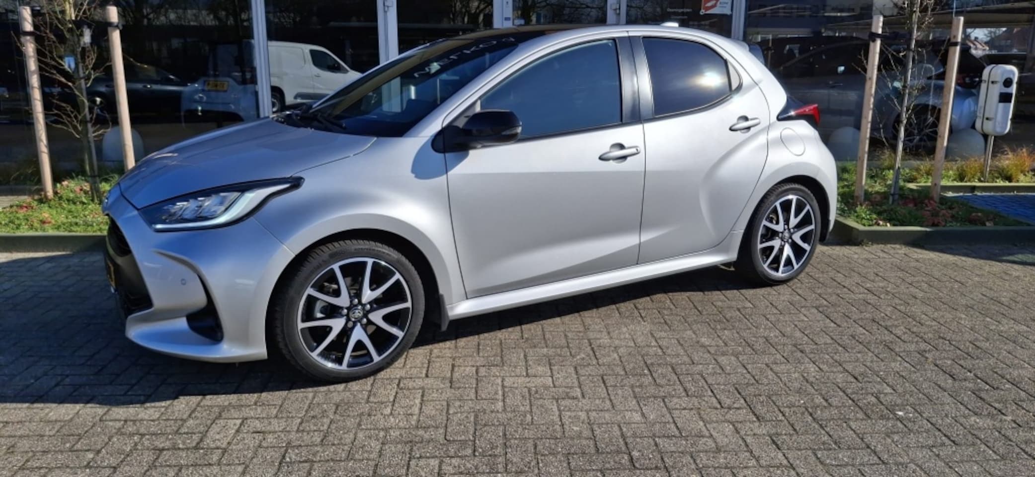 Toyota Yaris - 1.5 H Executive NLauto | Full-option | dealeronderhouden - AutoWereld.nl