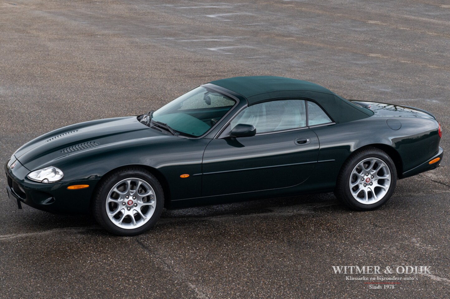 Jaguar XK8 - 4.0 V8 Convertible XKR(!) Blijvend bijtellingsvriendelijk - AutoWereld.nl