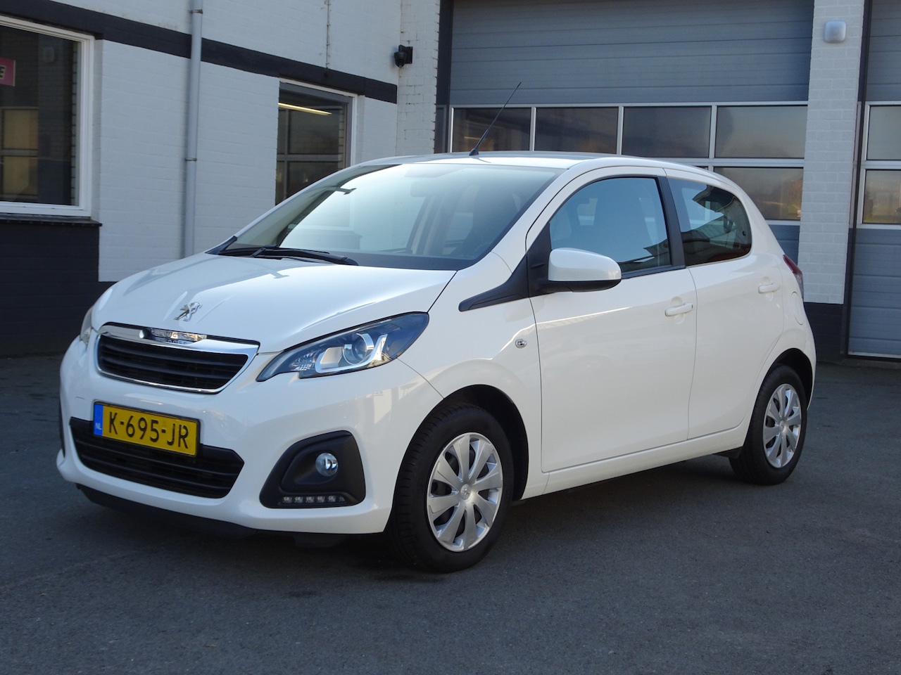 Peugeot 108 - 1.0 e-VTi Active Airco, elektrische ramen, centrale vergrendeling, mistlampen, dagrijverli - AutoWereld.nl
