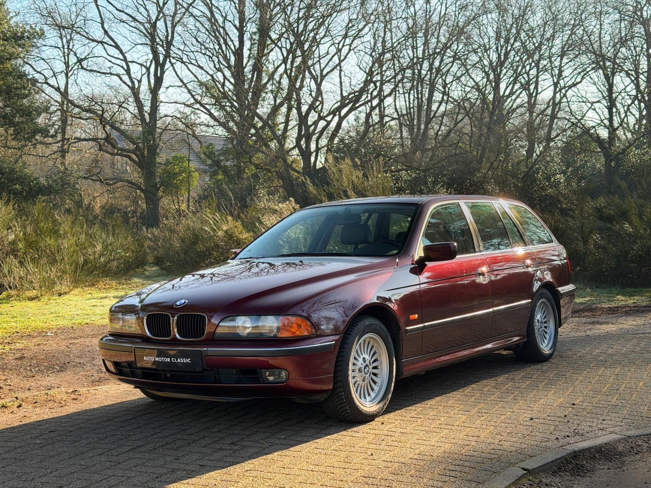 BMW 5-serie Touring - E39 | Royal Red | Blijvend youngtimer - AutoWereld.nl