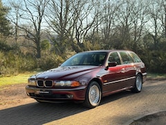 BMW 5-serie Touring - E39 | Royal Red | Blijvend youngtimer