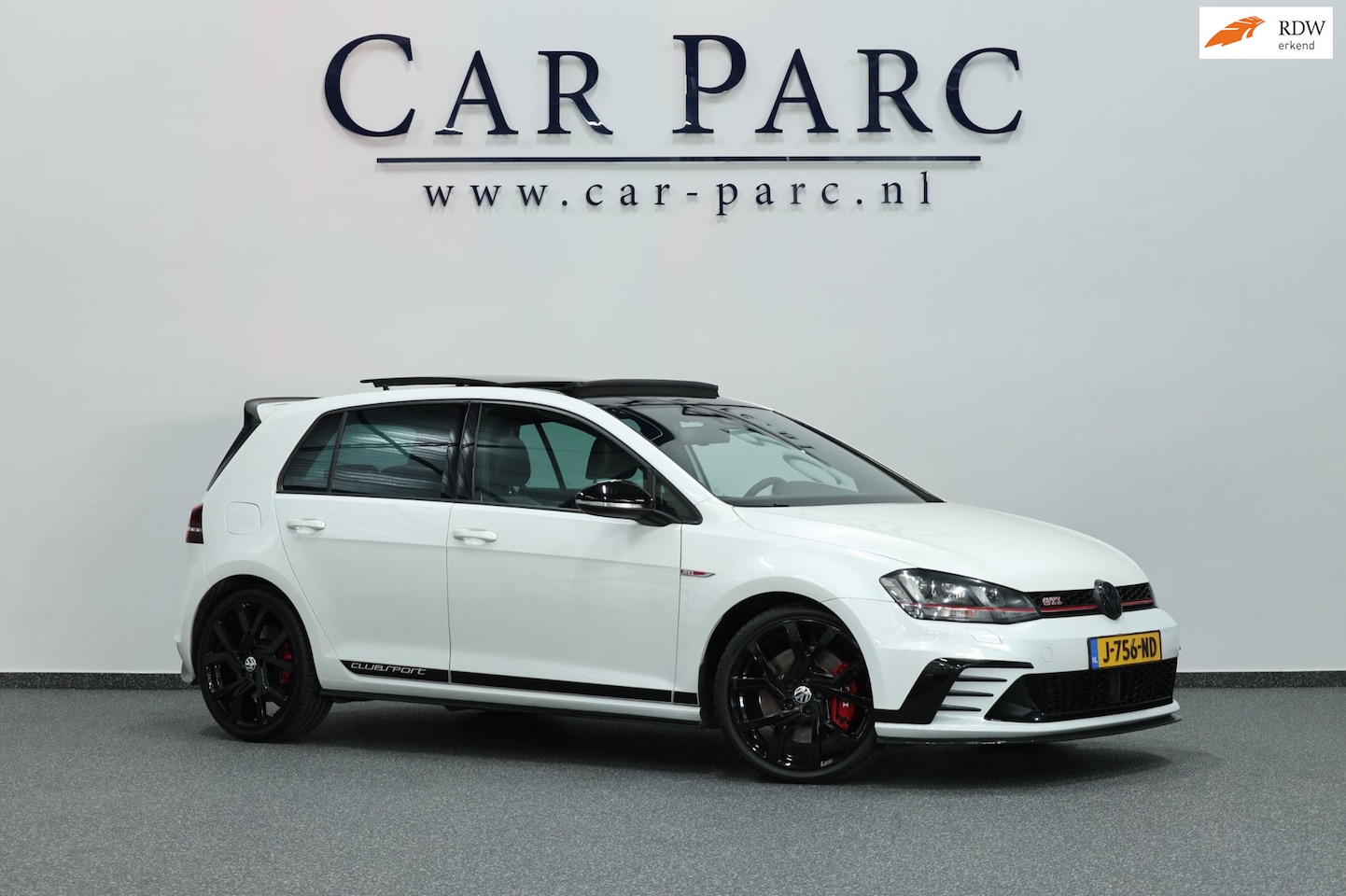 Volkswagen Golf - 2.0 TSI GTI Clubsport 265+PK LED/PANO/LEDER+S.VERWARMING/19" LMV/CAM/ACC/ECC/12 MND GARANT - AutoWereld.nl