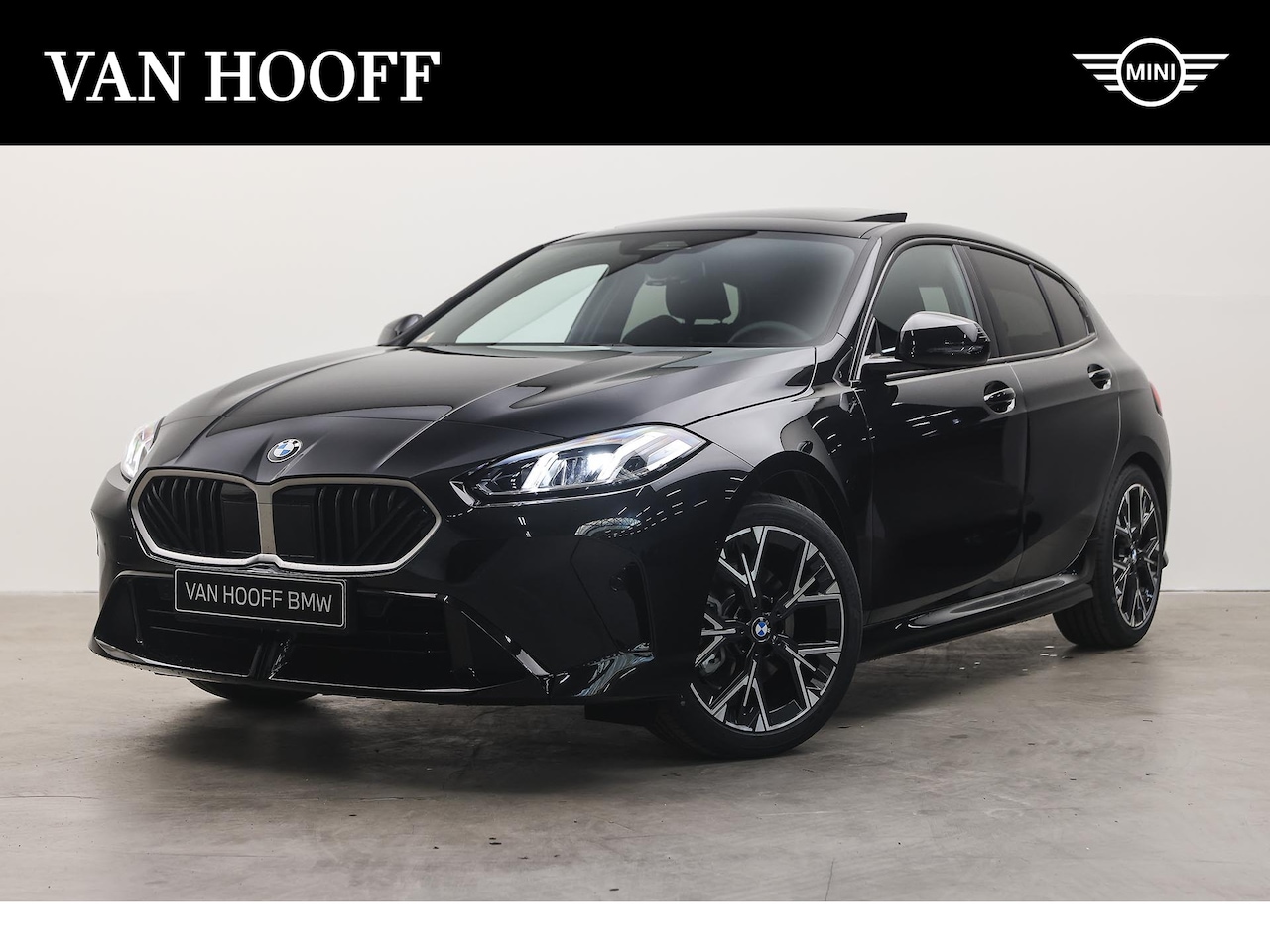 BMW 1-serie - 120 M Sport Automaat / Panoramadak / Sportstoelen / Achteruitrijcamera / M Adaptief onders - AutoWereld.nl