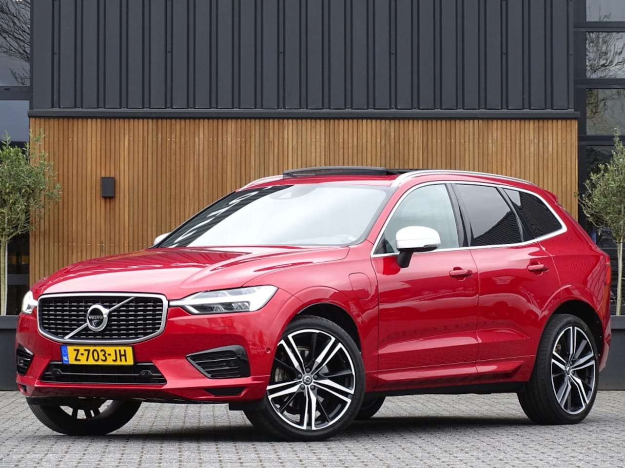 Volvo XC60 - T8 407PK TE AWD Inscription / R-Design / Bowers & Wilkins / 360° - AutoWereld.nl