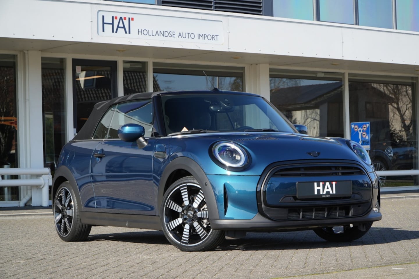 MINI Cabrio - Mini 1.5 Cooper Sidewalk I Automaat I 18 Inch I Leder int. I - AutoWereld.nl
