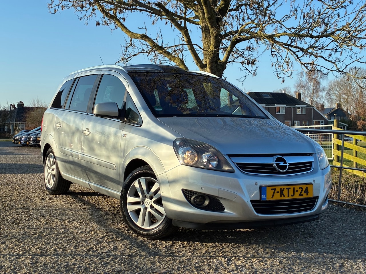 Opel Zafira - 1.8 Cosmo | 7-Persoons + Pano + Cruise + Airco Nu € 3.450,-!!! - AutoWereld.nl