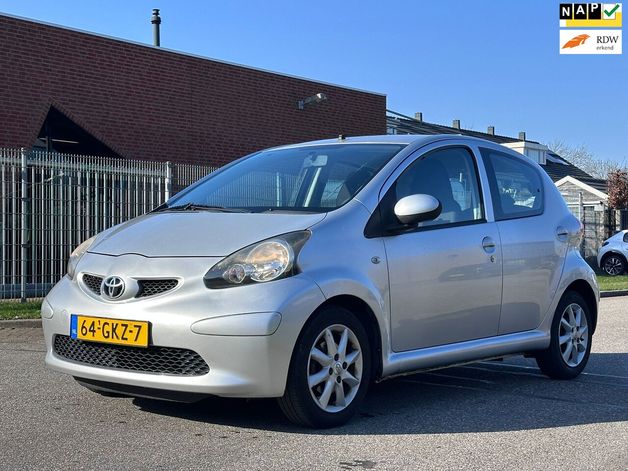 Toyota Aygo - 1.0-12V + 5DR*Airco*NAP*13-02-2027 APK*LM velgen*Elektrische ramen* - AutoWereld.nl