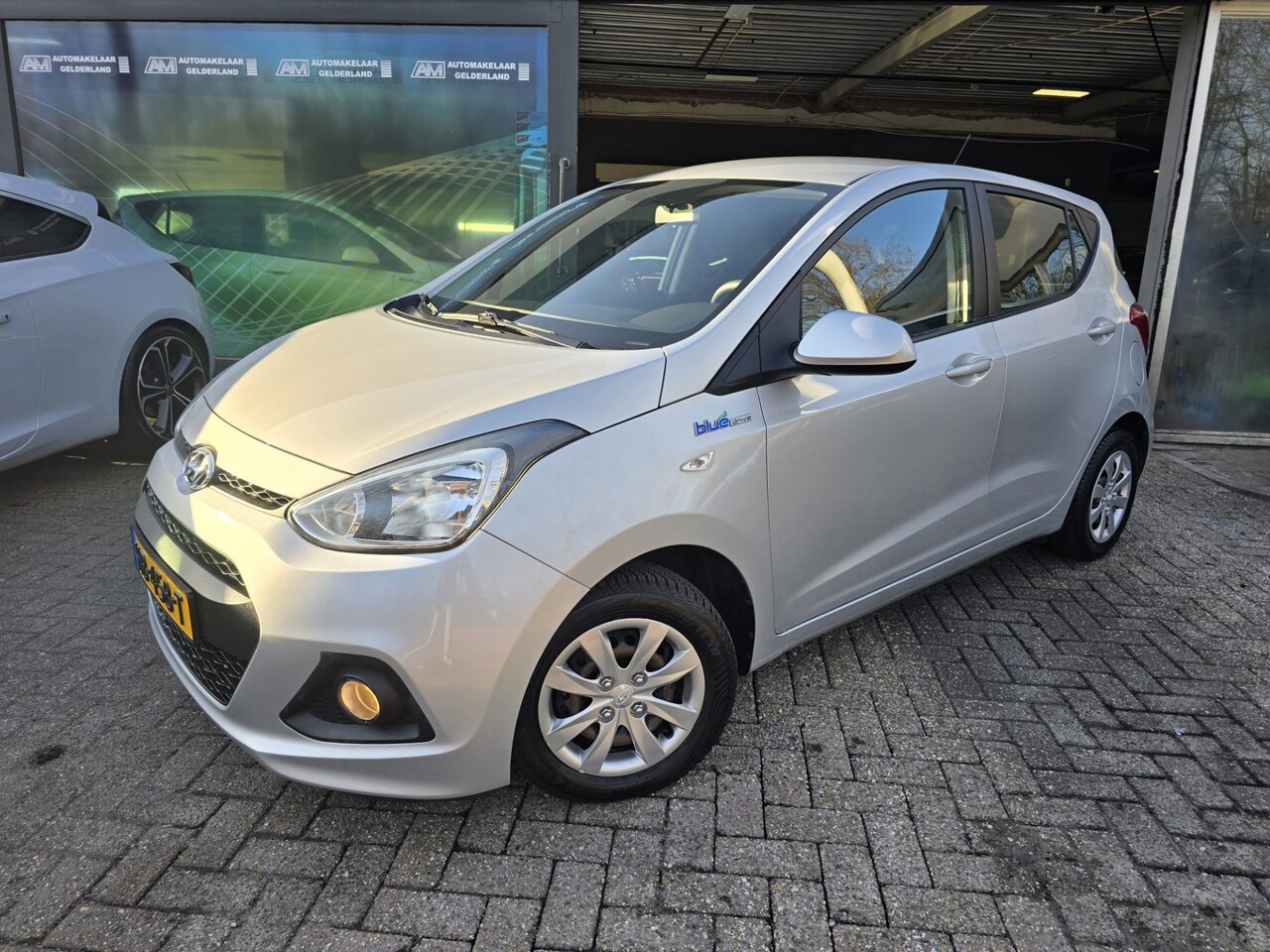Hyundai i10 - 1.0i i-Motion Comfort | 2E EIGENAAR | 12MND GARANTIE | AIRCO | LAGE KM | CRUISE | ELEC RAM - AutoWereld.nl
