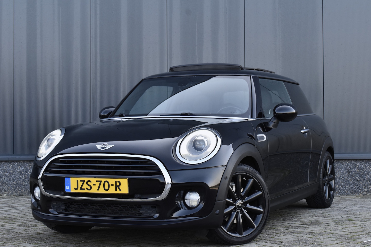 MINI Cooper - Mini 1.5 Chili Serious Business Pano - H/K - Navi - Cruise - AutoWereld.nl