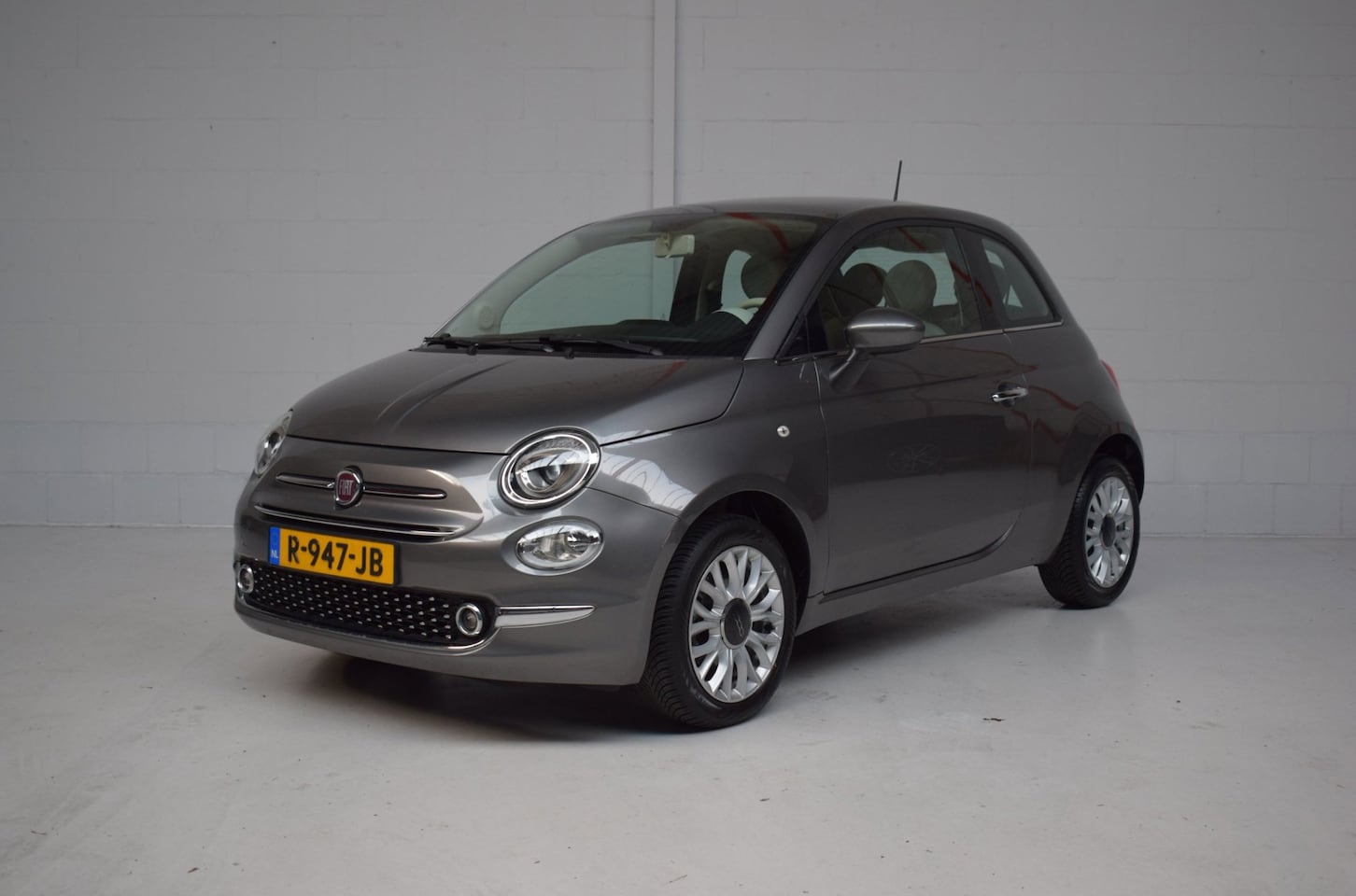 Fiat 500 - 1.2 Lounge 4-CILINDER / PANORAMADAK / NAVIGATIE / PARKEERSENSOREN / TELEFOON / NETTE STAAT - AutoWereld.nl