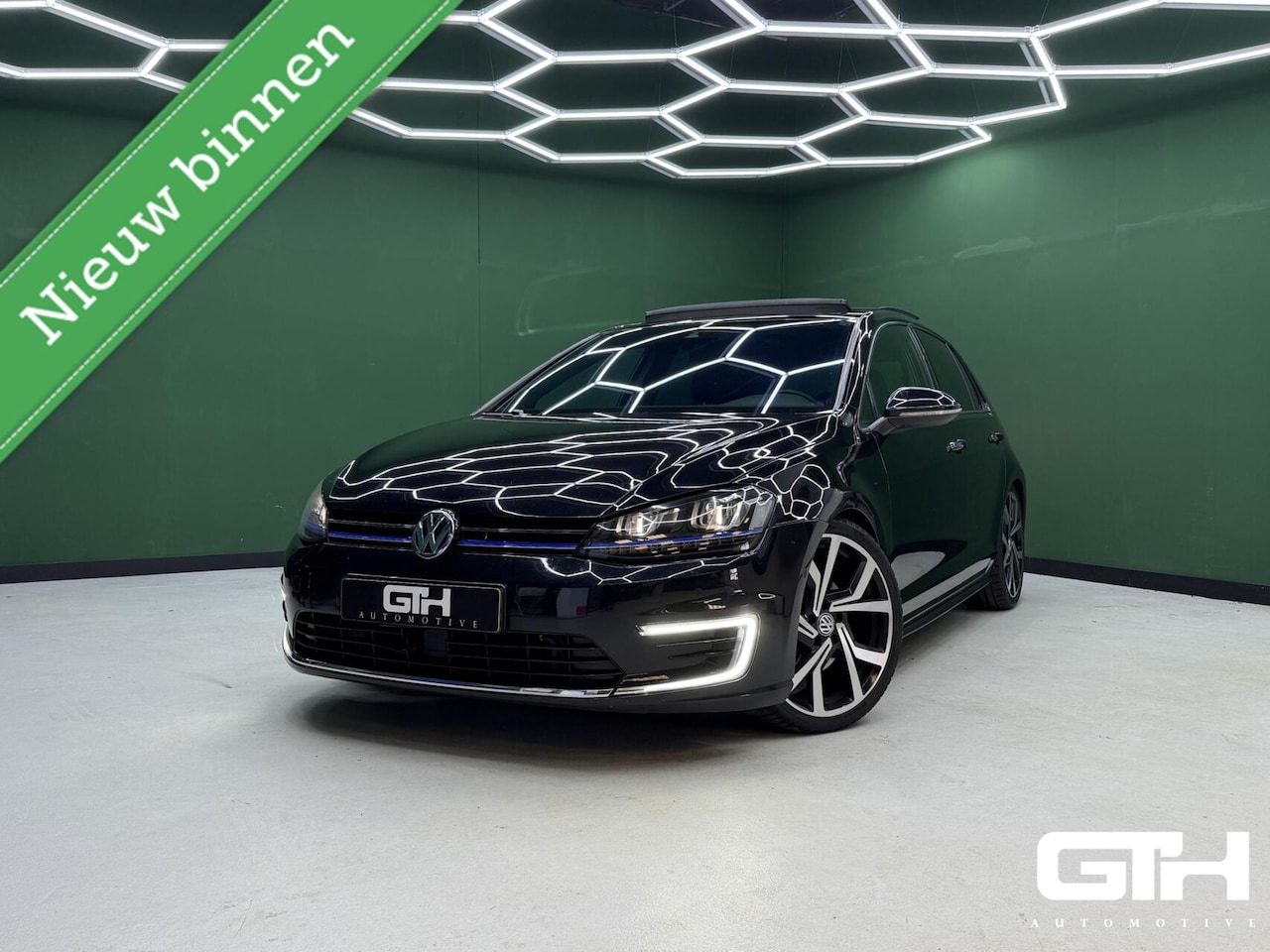 Volkswagen Golf - 1.4 TSI GTE Camera | Pano | Verlaagd | 316PK - AutoWereld.nl