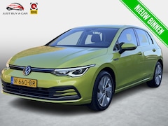 Volkswagen Golf - 1.5 eTSI R-Line Matrix Led / Massage / Apple & Android / DAB / Meest complete uitvoering /