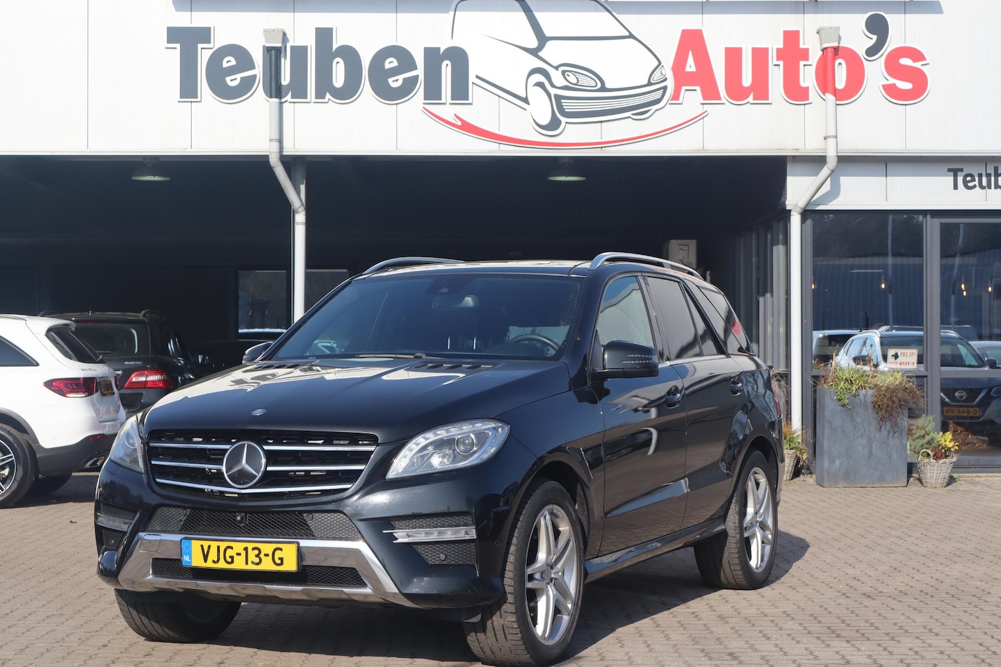 Mercedes-Benz M-klasse - 350 BlueTEC Schuif- kanteldak, Luchtvering, Trekhaak, Lederen interieur, Camera, Navigatie - AutoWereld.nl