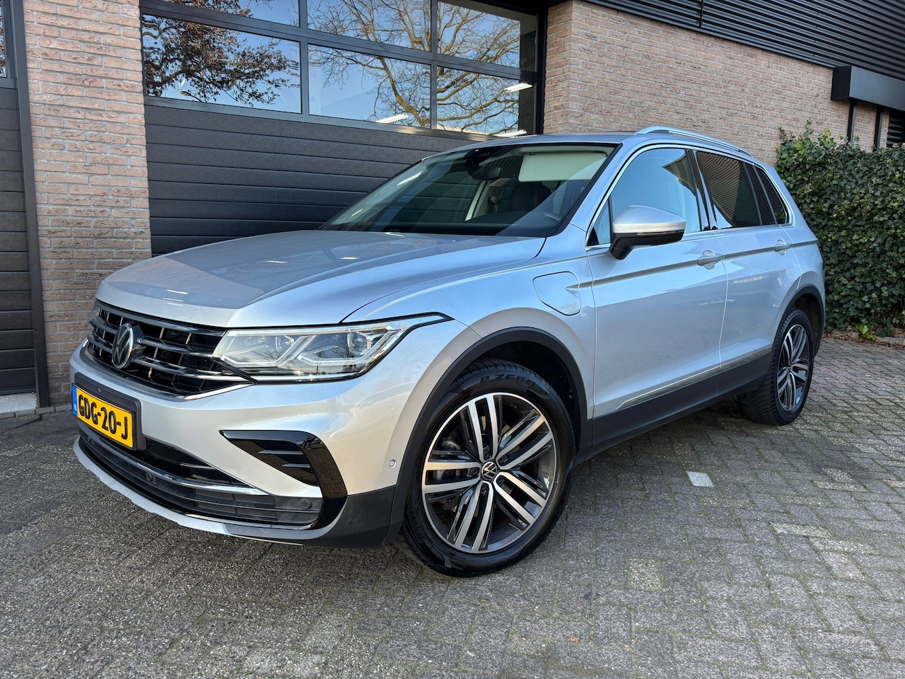 Volkswagen Tiguan - 1.4 TSI eHybrid R-Line Business+ Leder Pano Carplay Led - AutoWereld.nl