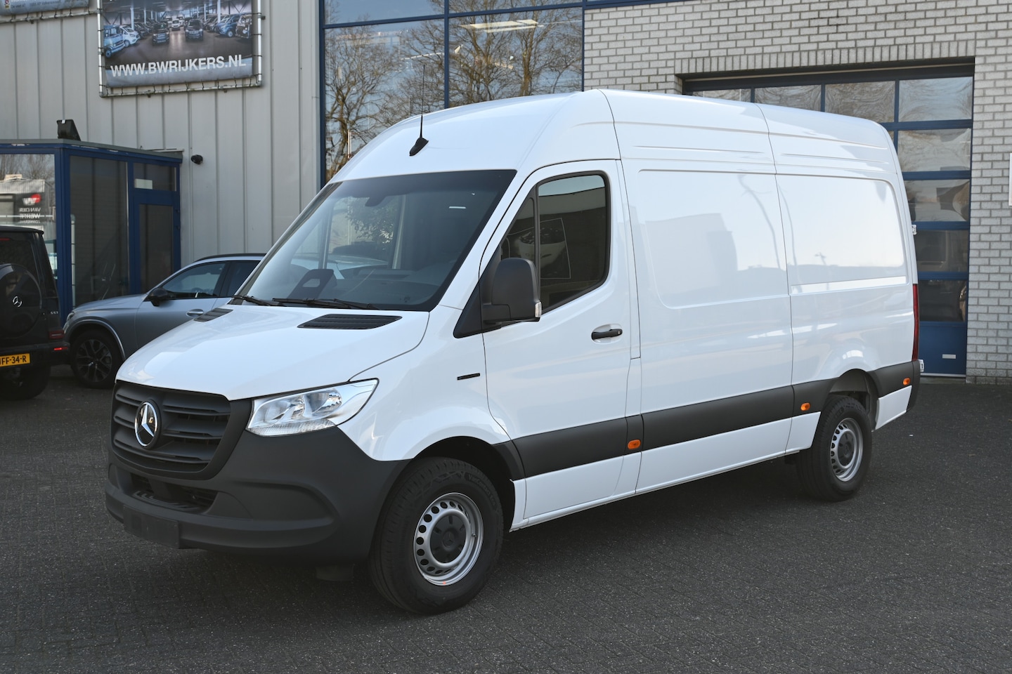 Mercedes-Benz eSprinter - 314 L2H2 Pro 56kWh Snel laden, Trekhaak, Etc. - AutoWereld.nl