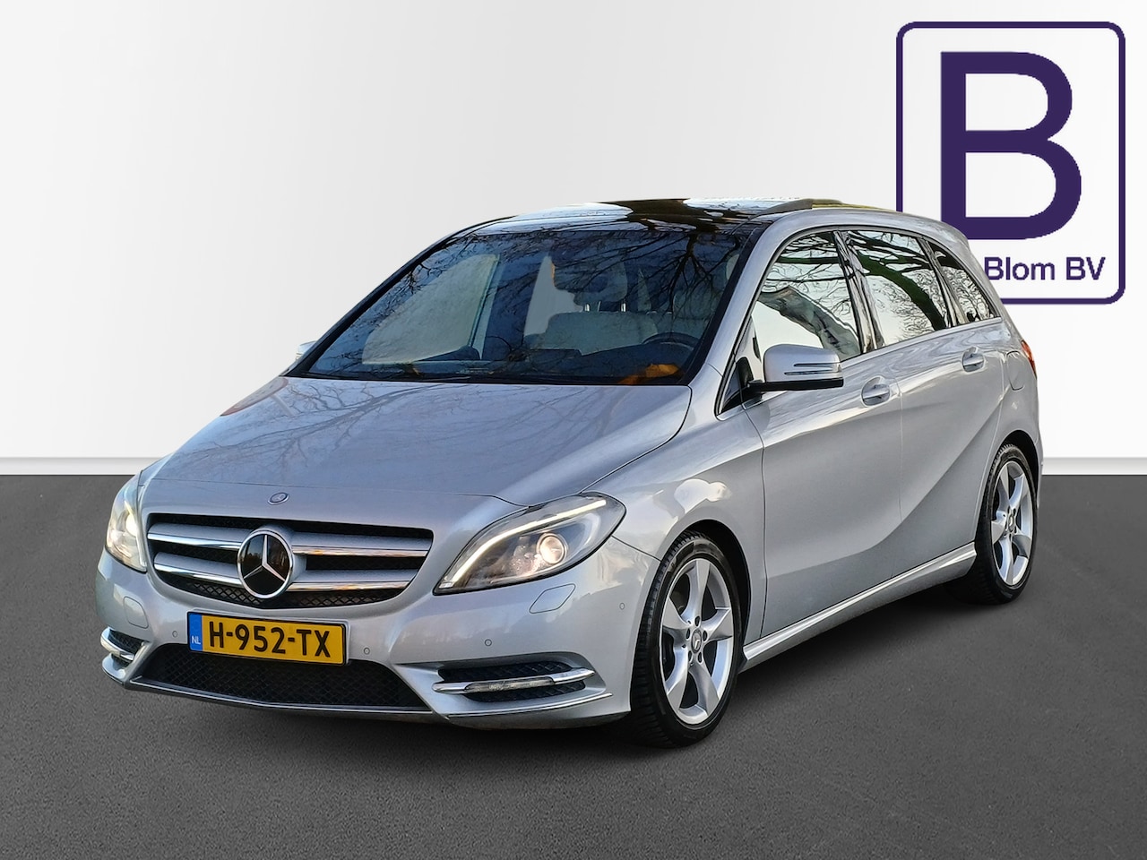Mercedes-Benz B-klasse - 180 Prestige /Pano/Leder/Navi/Dealer onderhouden!/ - AutoWereld.nl