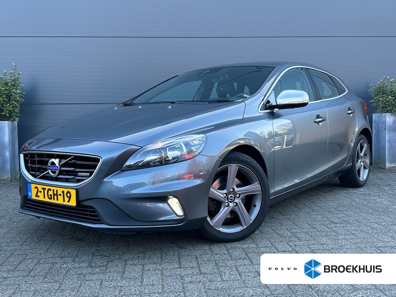 Volvo V40 - 1.6 T2 R-Design | Audio installatie | Cruise control | Lederen/alcantara bekleding - AutoWereld.nl