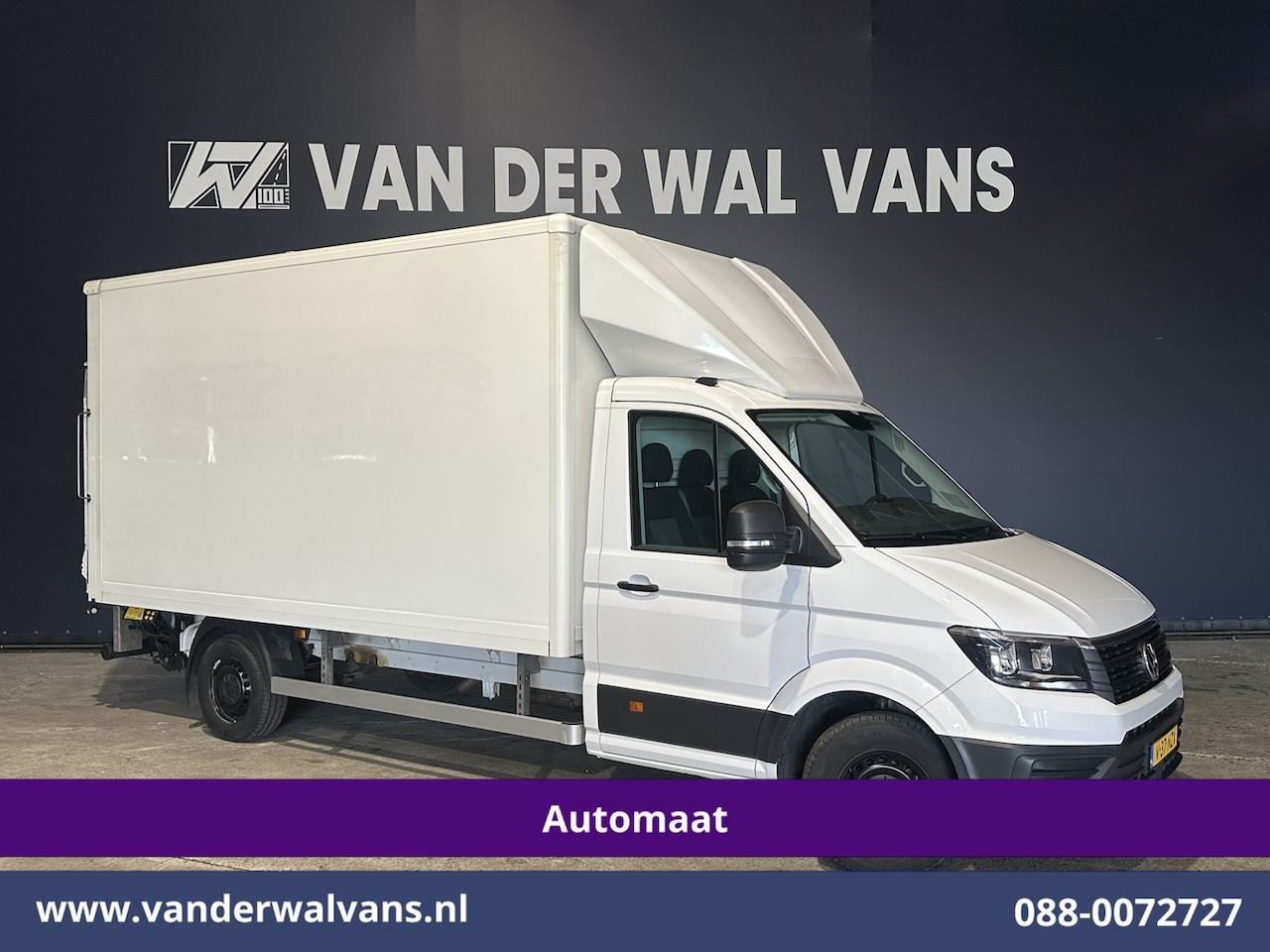 Volkswagen Crafter - 2.0 TDI 141pk Automaat Bakwagen Laadklep Euro6 Airco | Bijrijdersbank - AutoWereld.nl