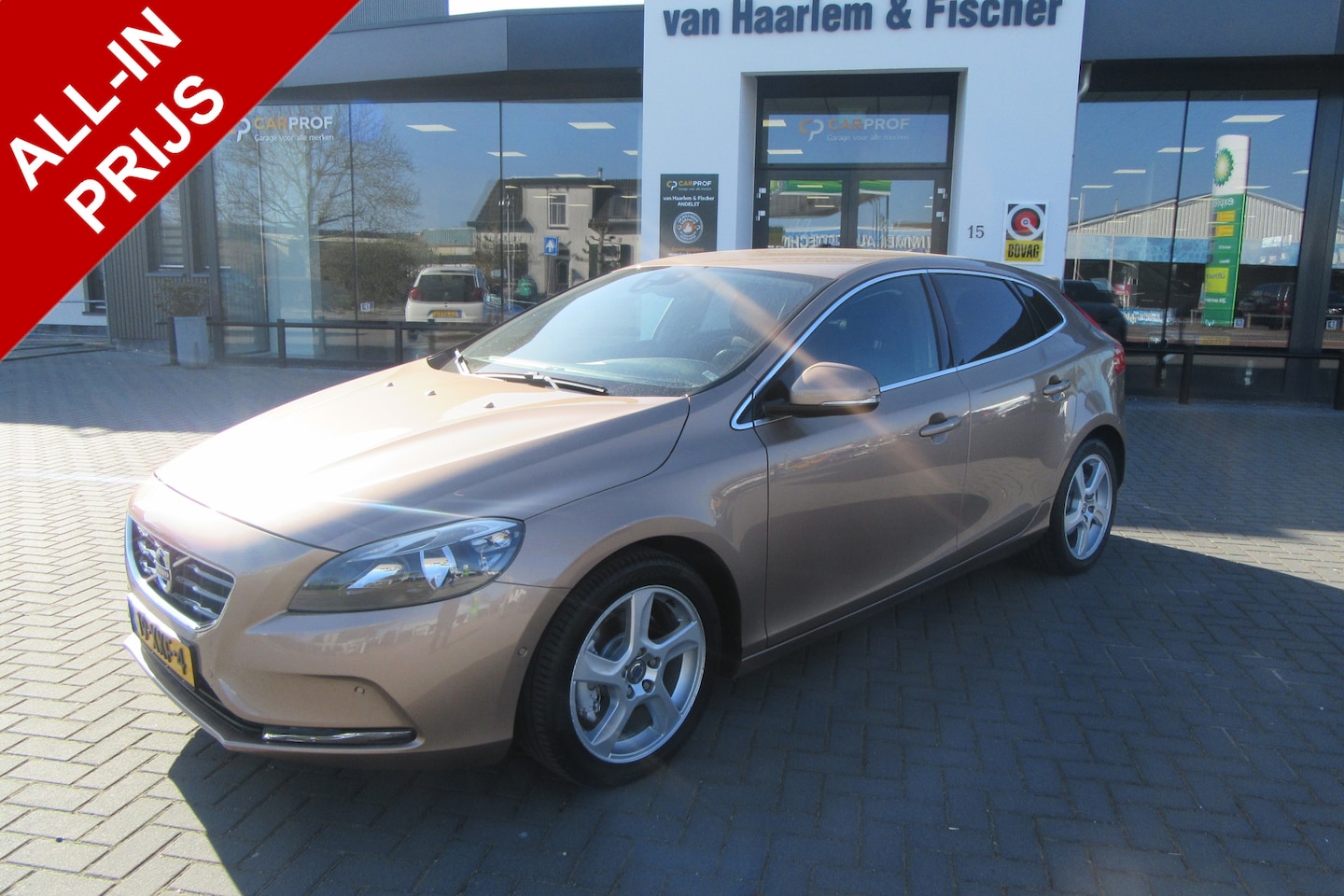 Volvo V40 - 1.6 T4 Momentum 1.6 T4 180 PK Momentum, Navigatie, Camera, PDC V+A - AutoWereld.nl
