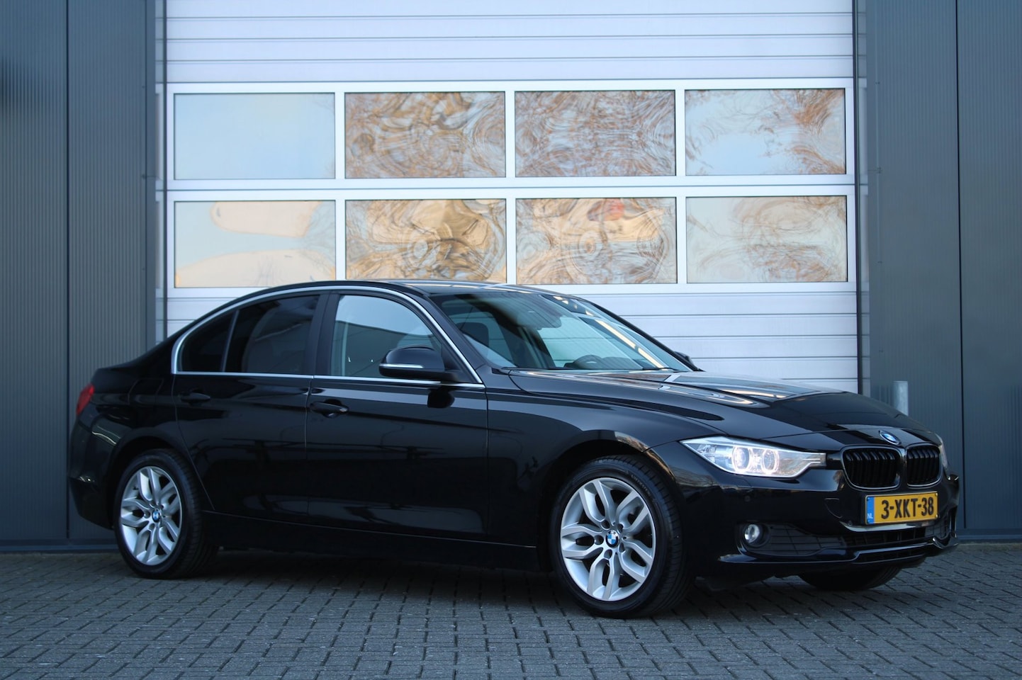 BMW 3-serie - 316i Executive 136pk Clima/Cruise/Bi-Xenon/PDCv+a/Navi/Bluetooth/LED/RadioCD.AUX.USB/17"LM - AutoWereld.nl