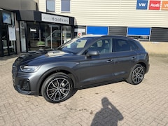 Audi Q5 - 50 TFSI e S edition Plug inn hybride. S- line uitvoering. Binnen en buiten. navi, pdc, spo