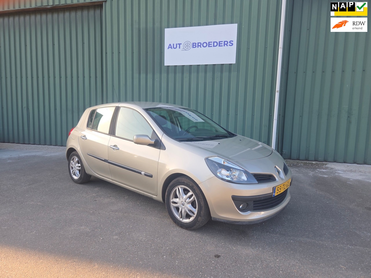 Renault Clio - 1.6-16V Privilège AUTOMAAT - AIRCO - 5 DEURS - AutoWereld.nl