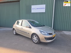 Renault Clio - 1.6-16V Privilège AUTOMAAT - AIRCO - 5 DEURS