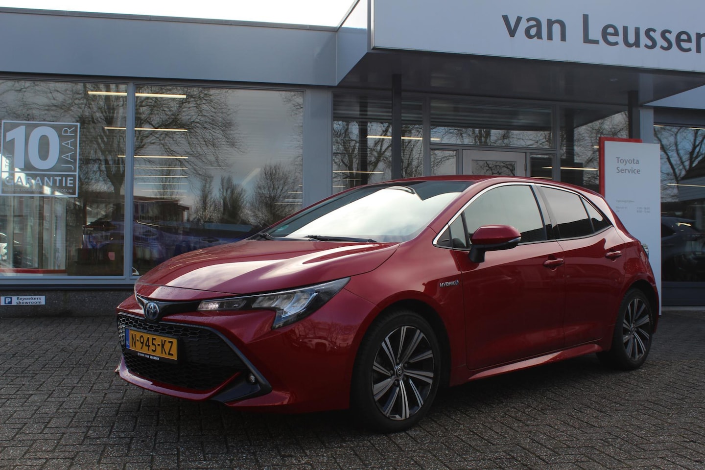 Toyota Corolla - 1.8 HYBRID DYNAMIC LED STOELVERW. LM-VELGEN KEYLESS AD-CRUISE APPLE/ANDROID PRIVACY GLASS - AutoWereld.nl