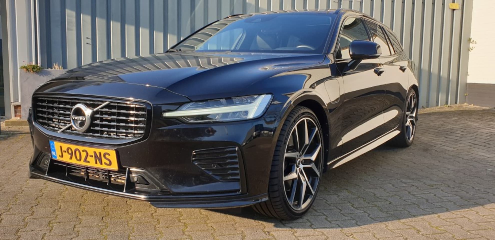 Volvo V60 - 2.0 T6 RECHARGE AWD R-DESIGN  Pano - AutoWereld.nl